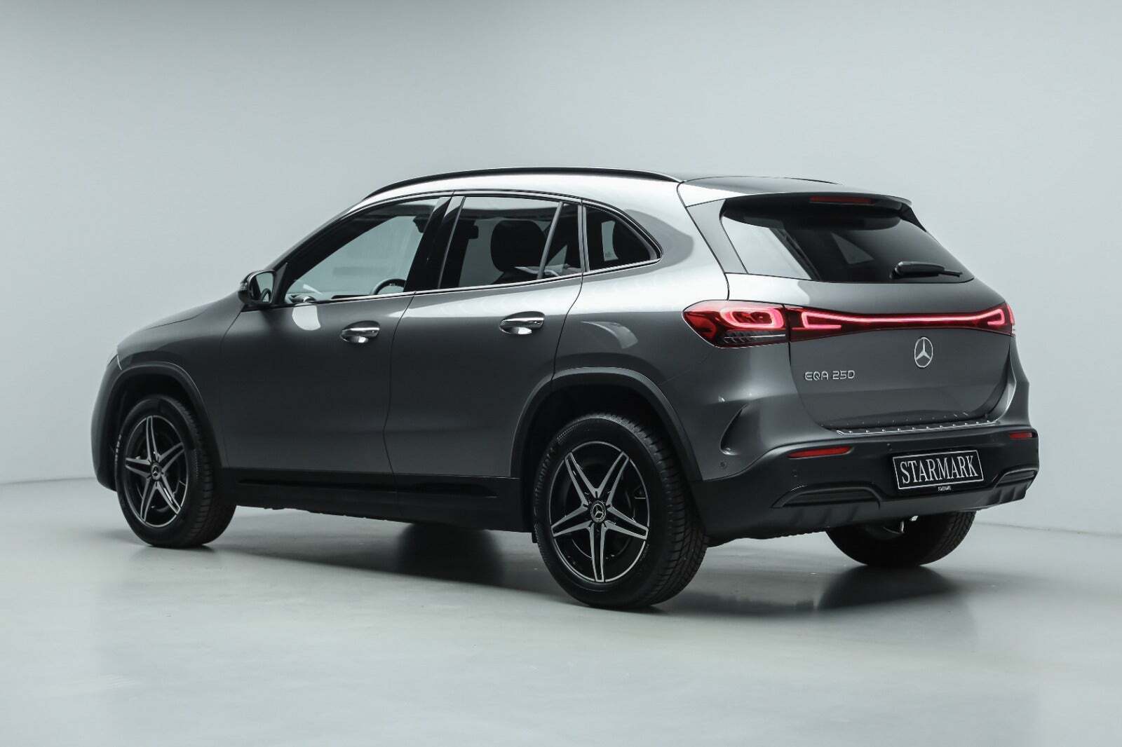 Grå Mercedes EQA250 fra 2022