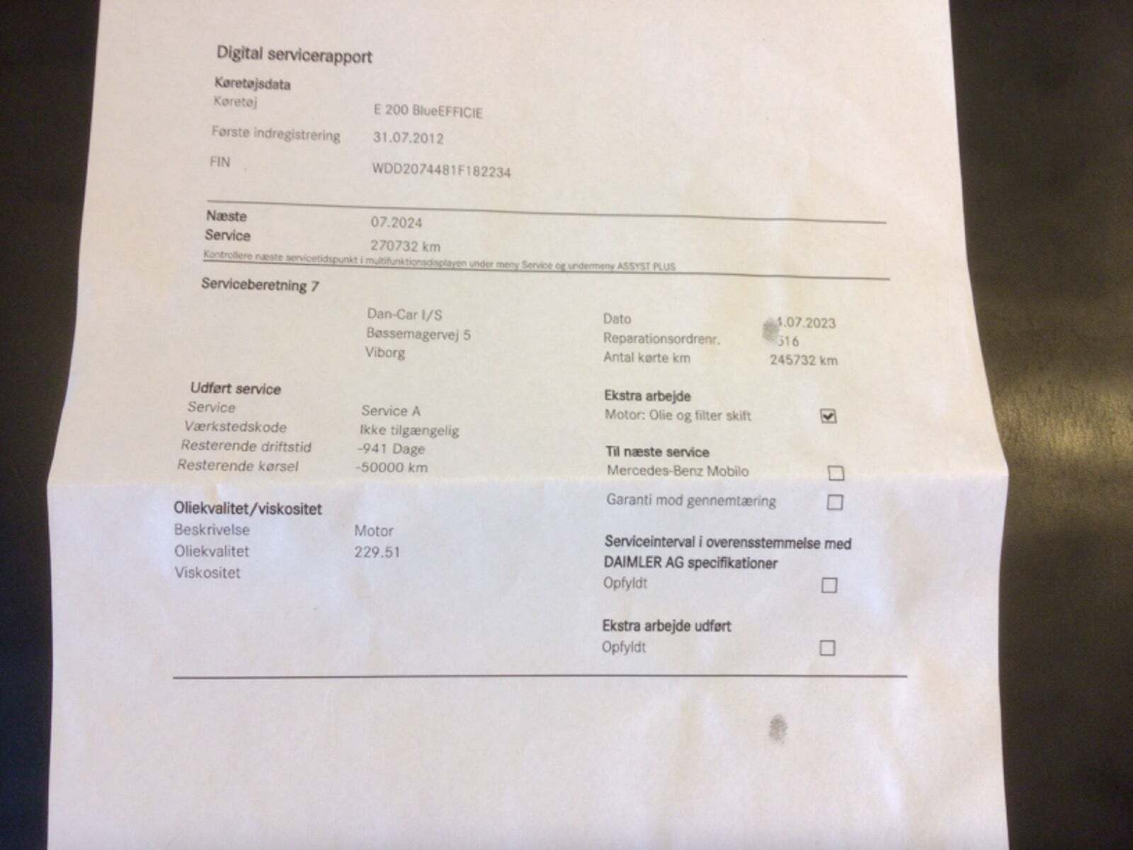 Grå Mercedes E200 fra 2012