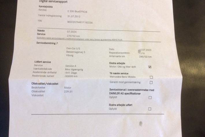 Grå Mercedes E200 fra 2012