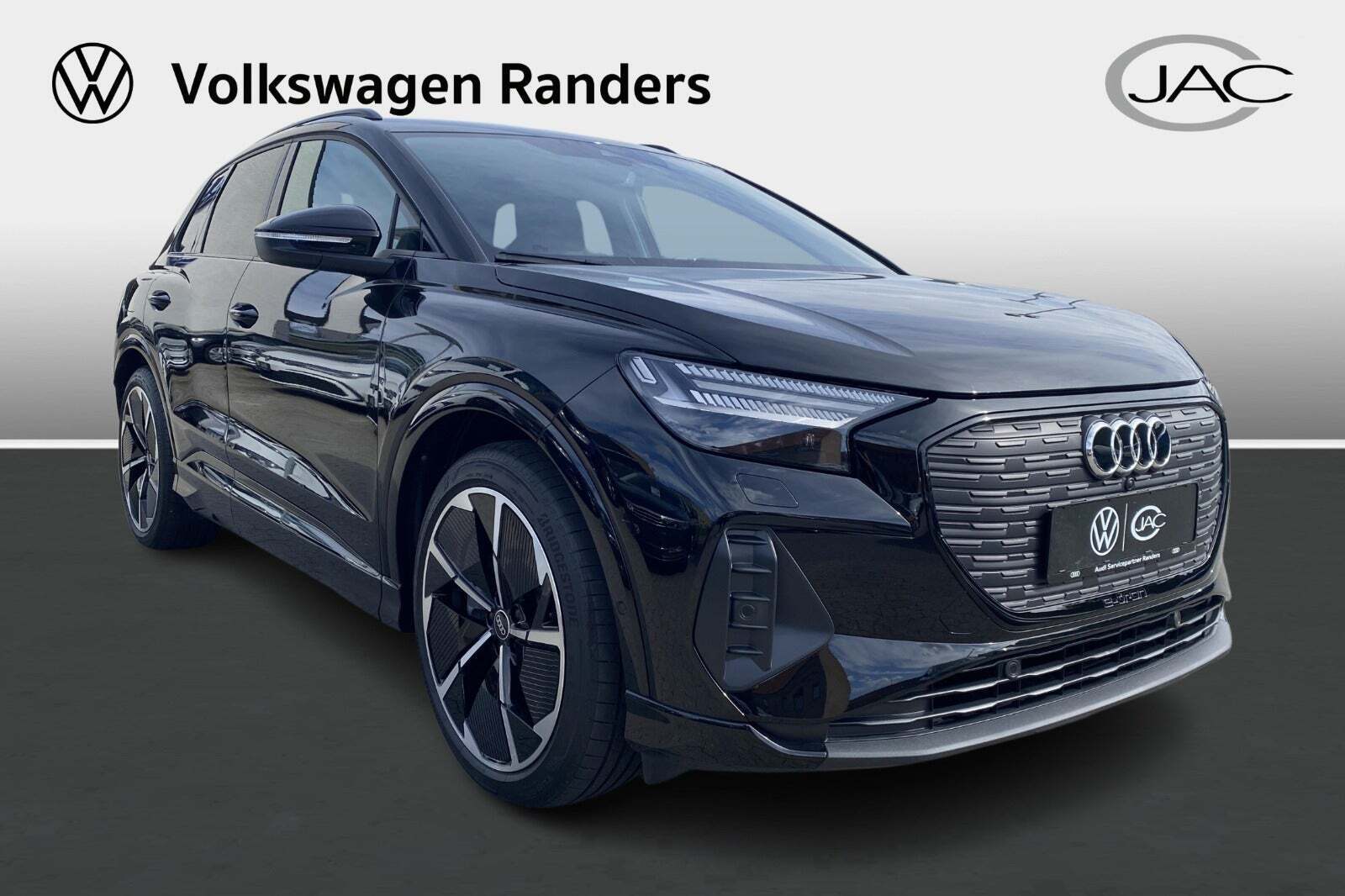 Grå Audi Q4 e-tron fra 2023