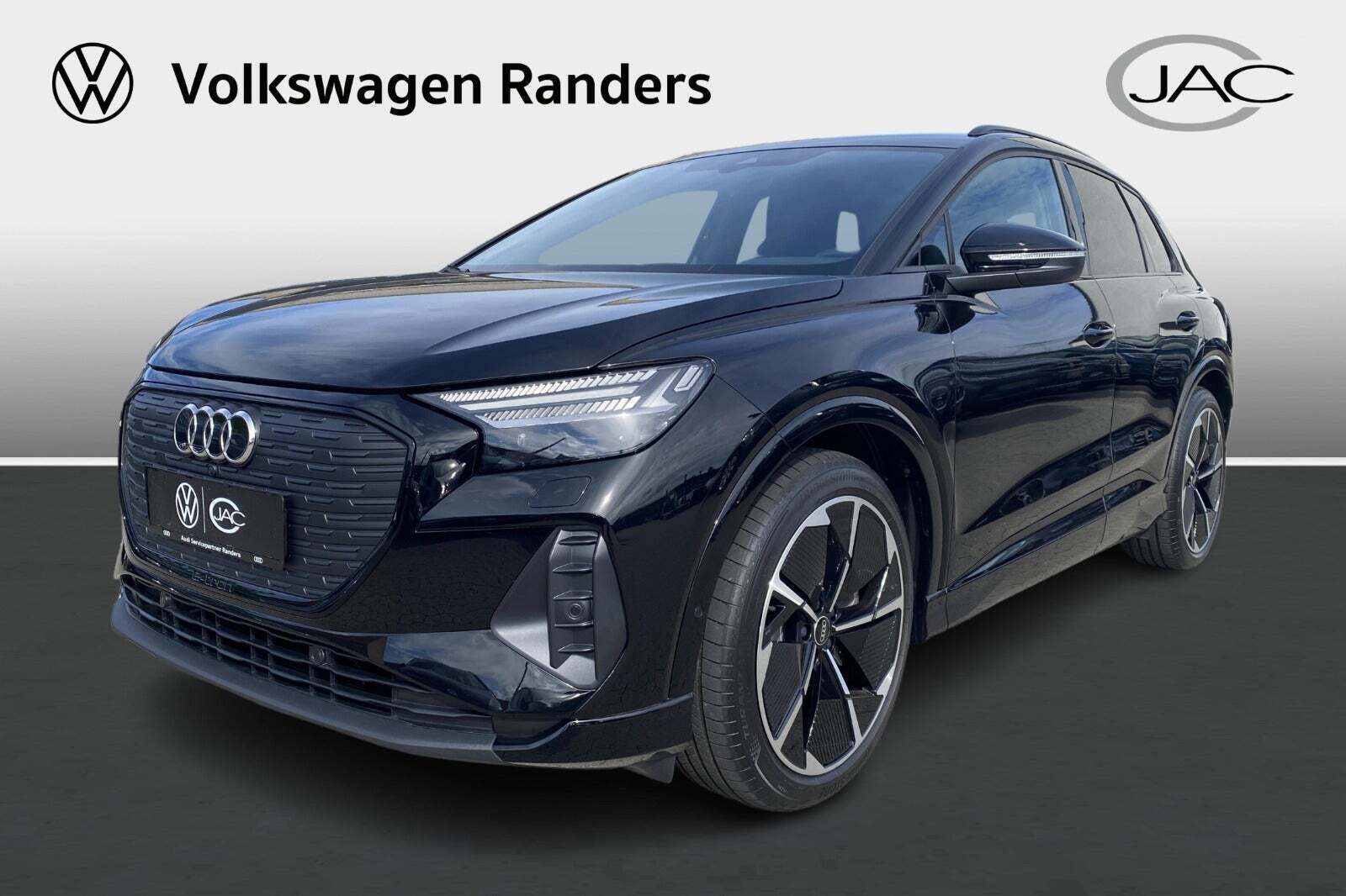 Grå Audi Q4 e-tron fra 2023