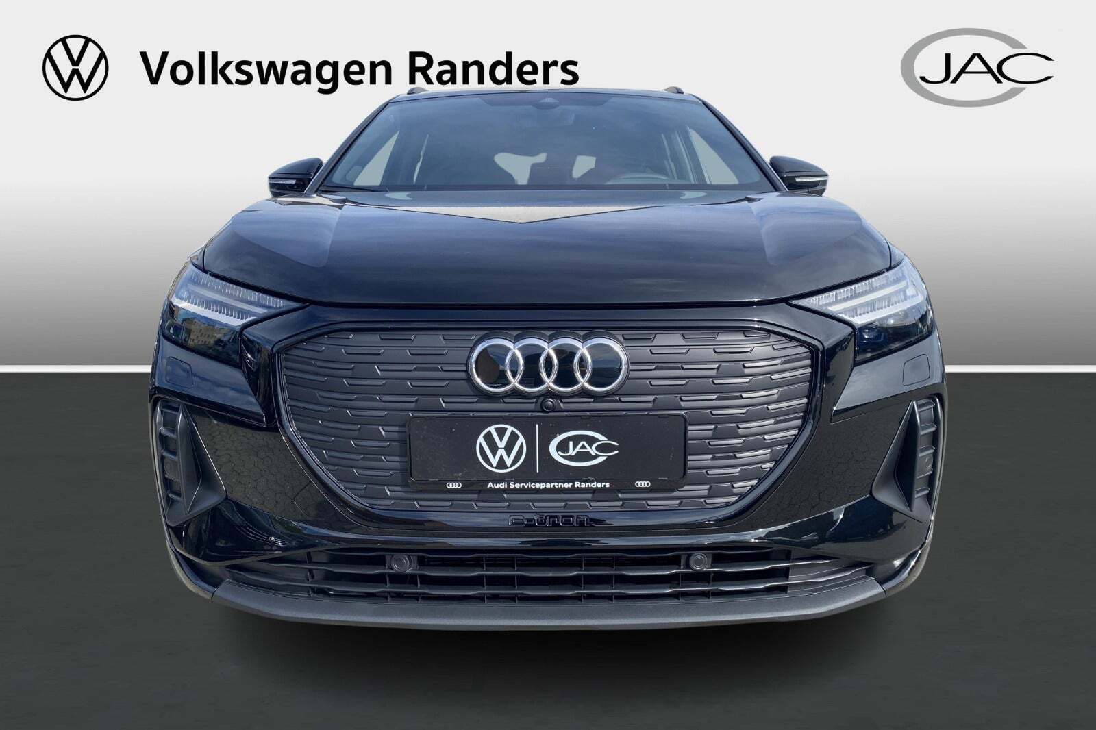 Grå Audi Q4 e-tron fra 2023