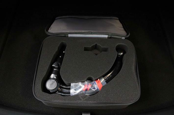 Grå Tesla Model 3 fra 2022