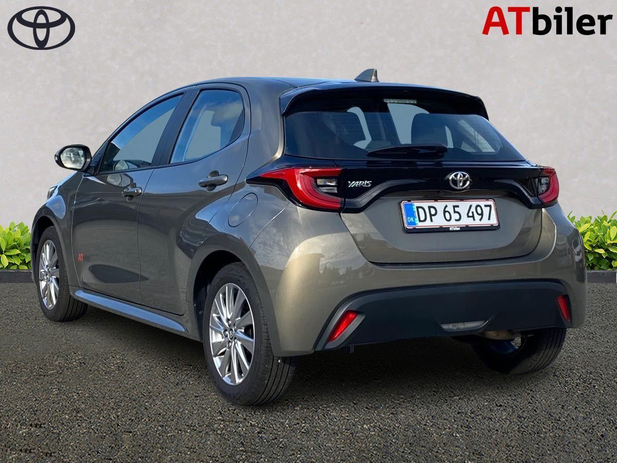 Bronze Toyota Yaris fra 2023