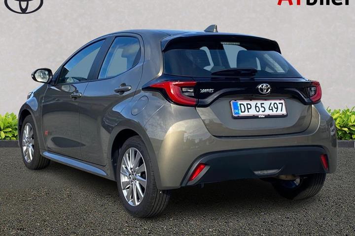 Bronze Toyota Yaris fra 2023