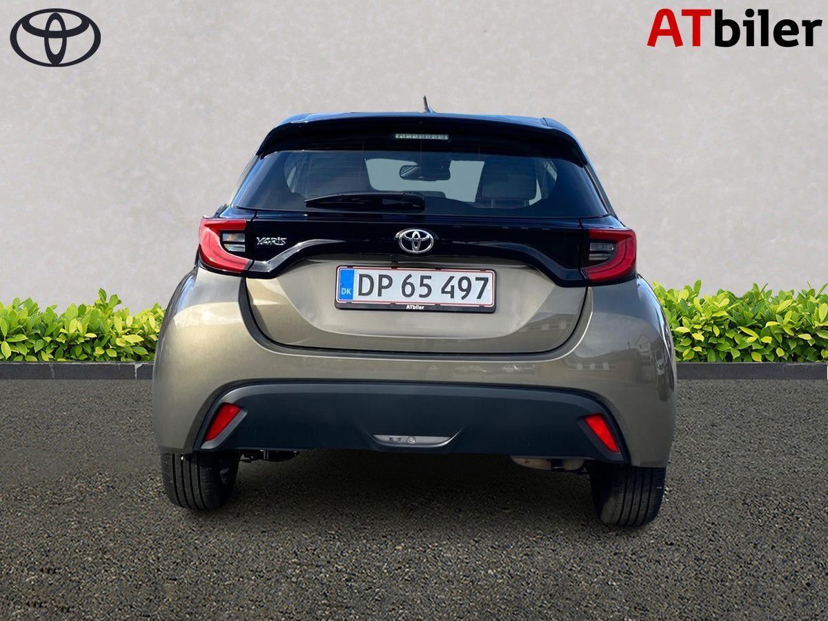 Bronze Toyota Yaris fra 2023