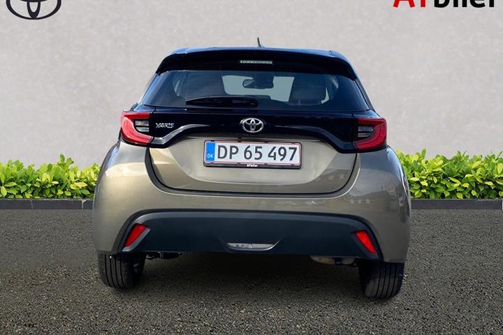 Bronze Toyota Yaris fra 2023
