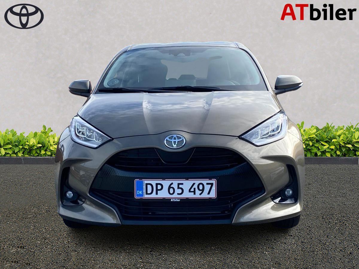 Bronze Toyota Yaris fra 2023
