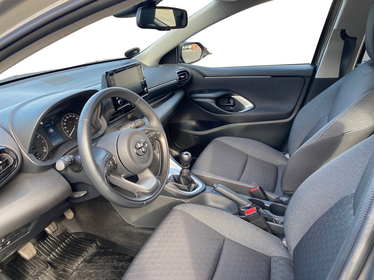 Bronze Toyota Yaris fra 2023