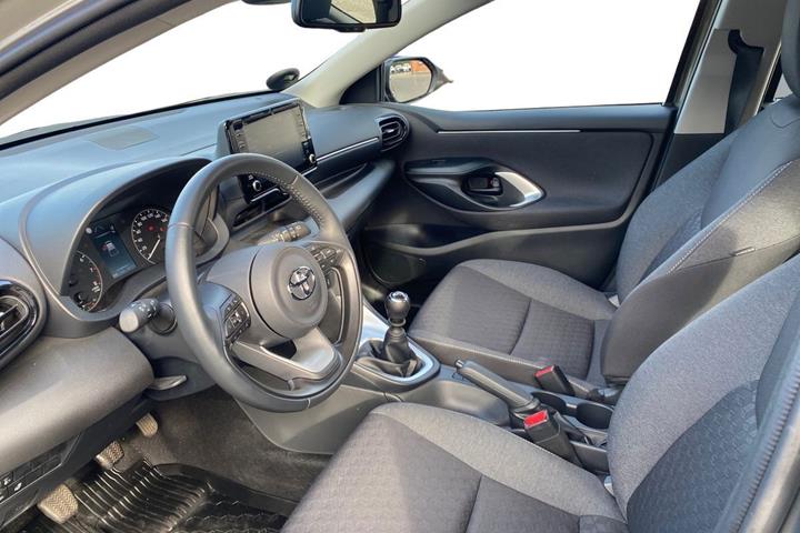 Bronze Toyota Yaris fra 2023