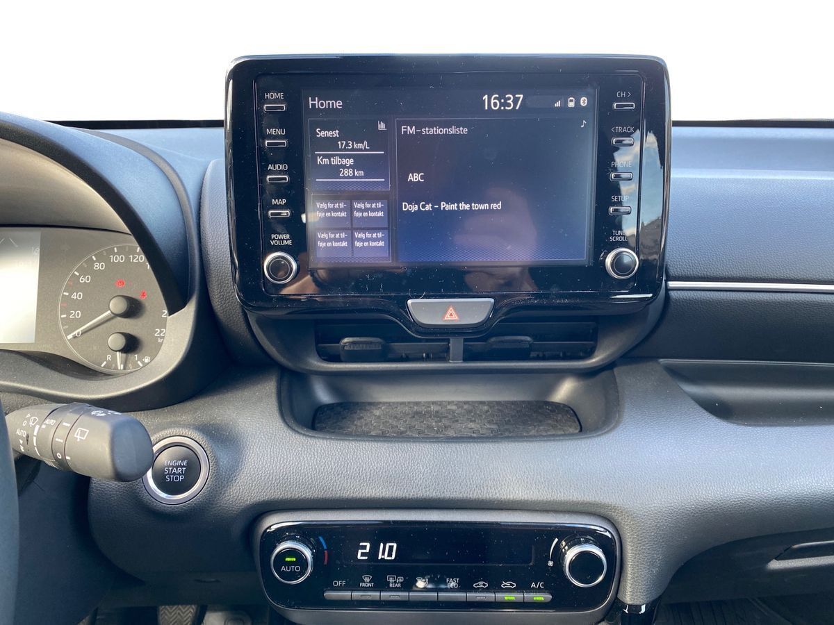 Bronze Toyota Yaris fra 2023