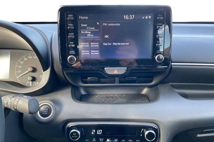 Bronze Toyota Yaris fra 2023
