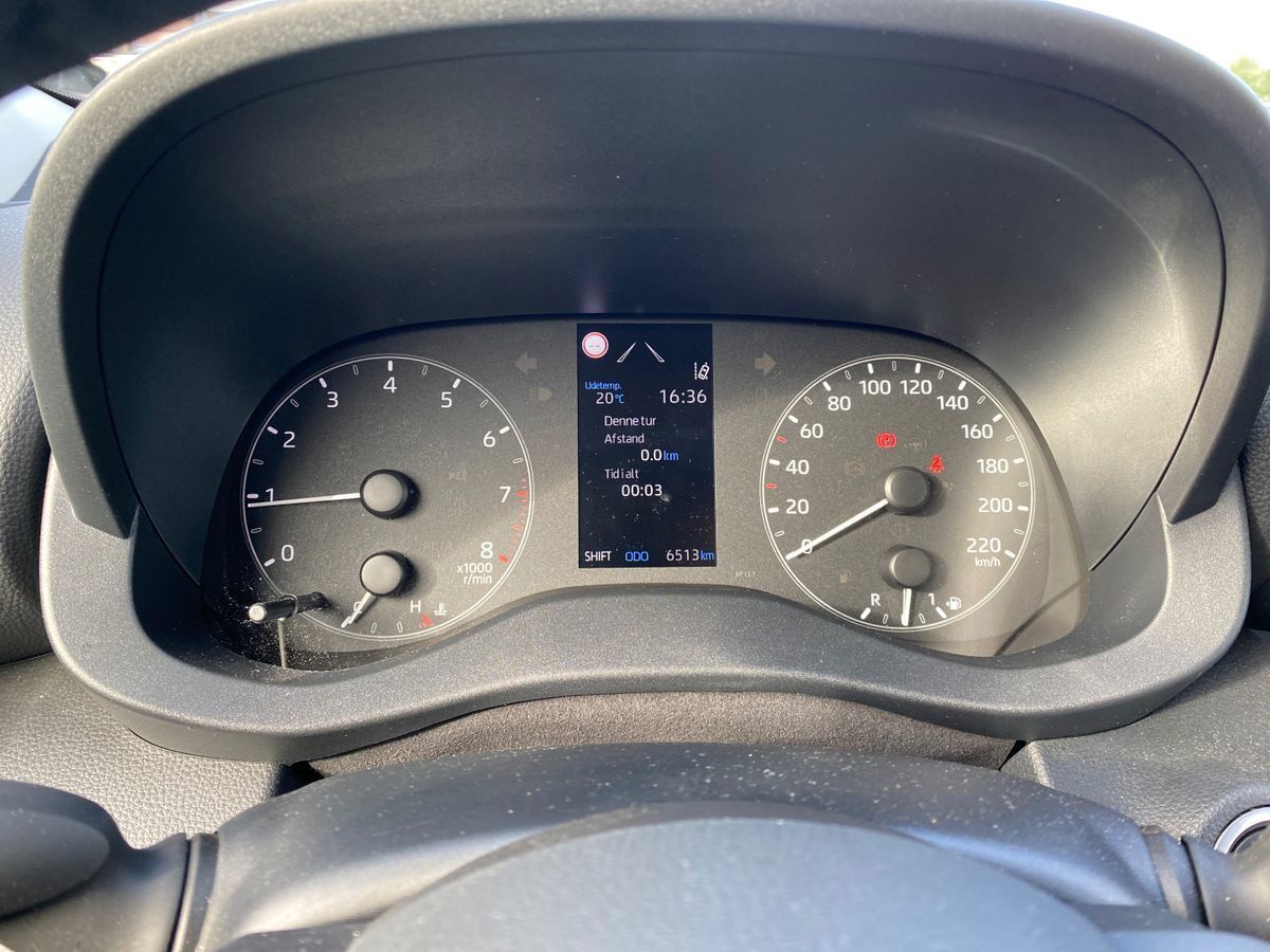 Bronze Toyota Yaris fra 2023