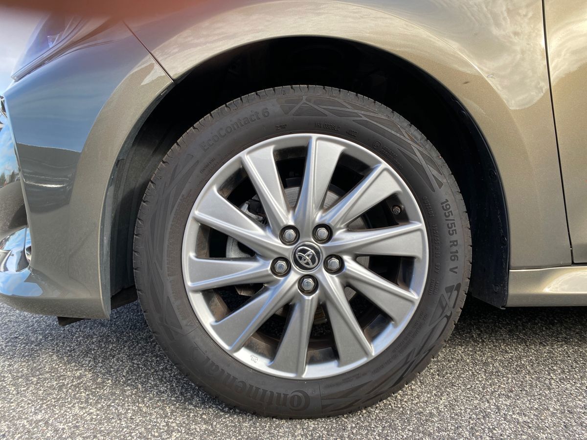 Bronze Toyota Yaris fra 2023