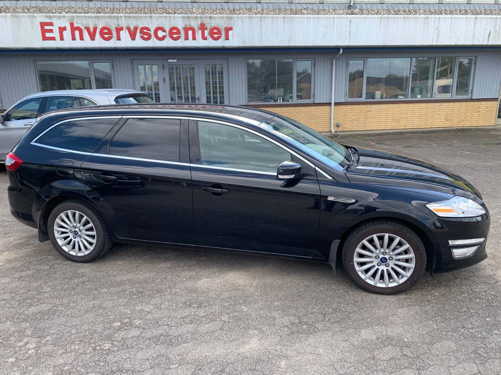 Sort Ford Mondeo fra 2012