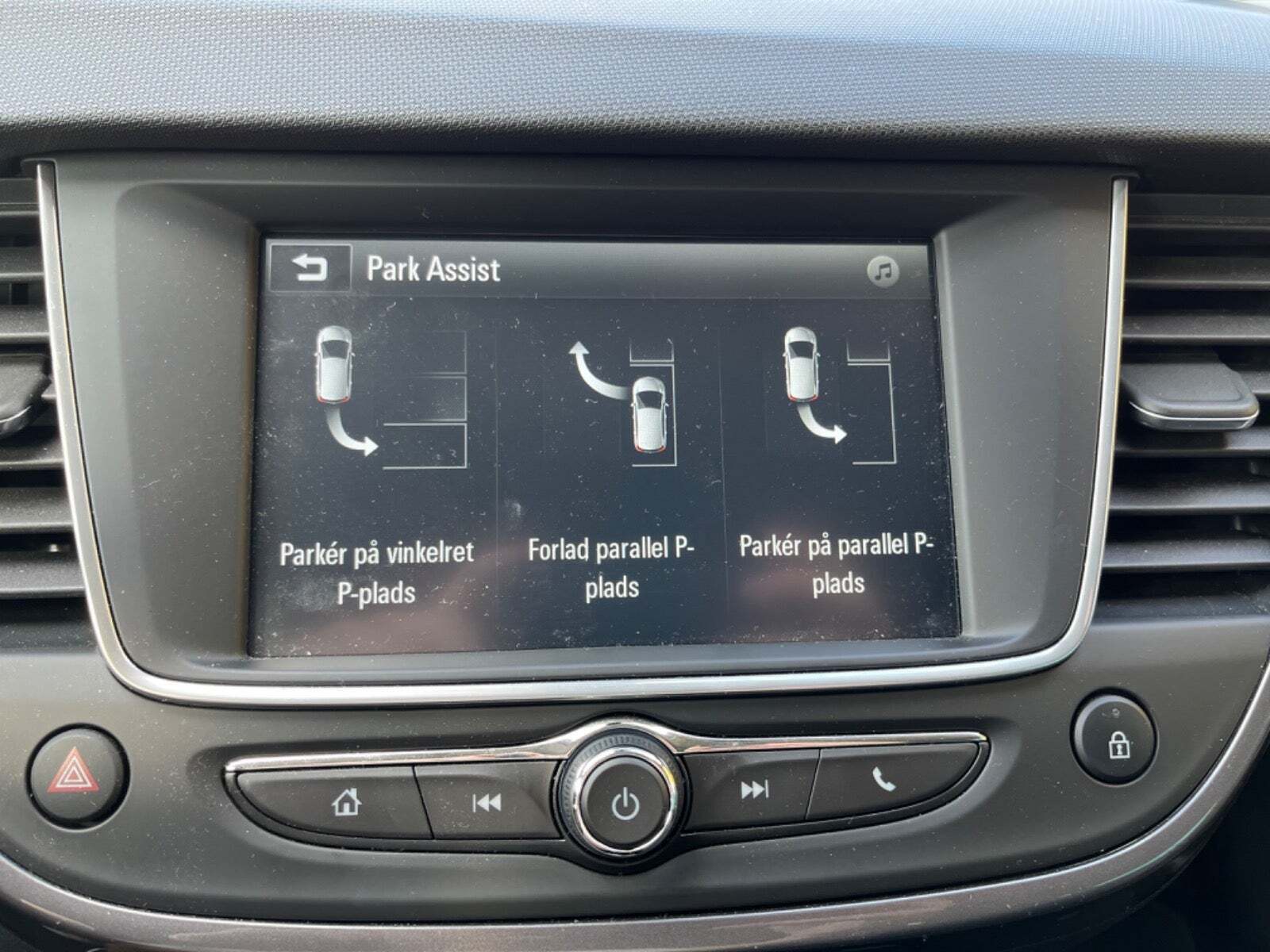 Grå Opel Crossland X fra 2019