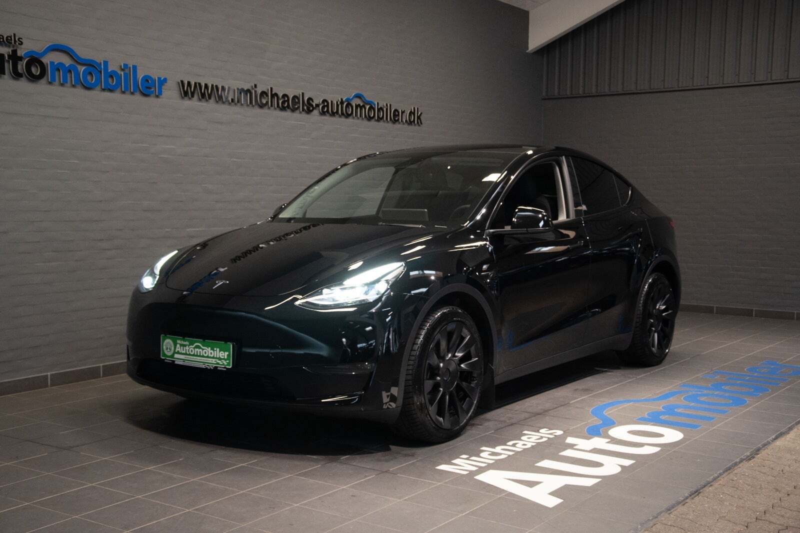 Sort Tesla Model Y fra 2022