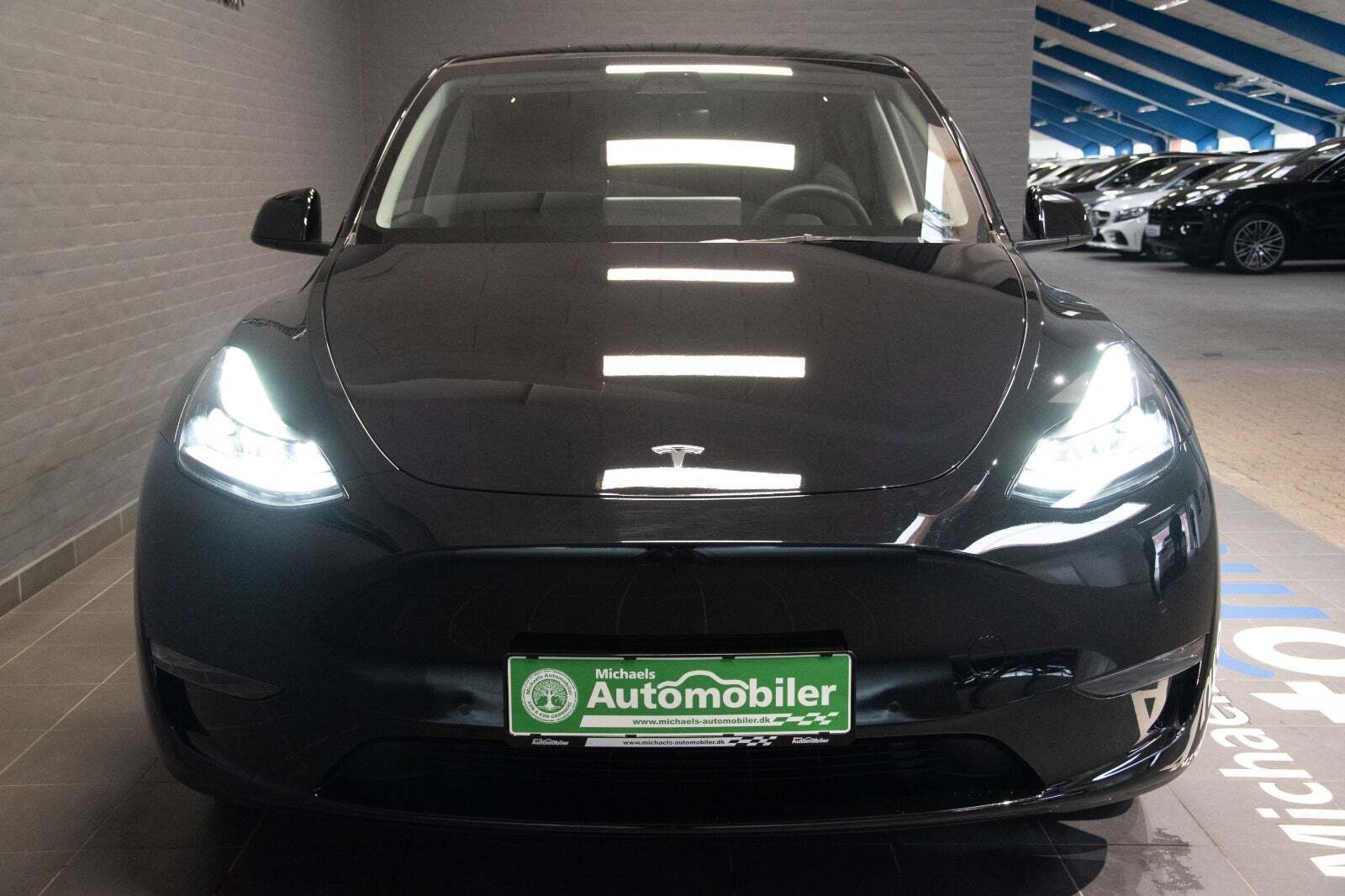 Sort Tesla Model Y fra 2022