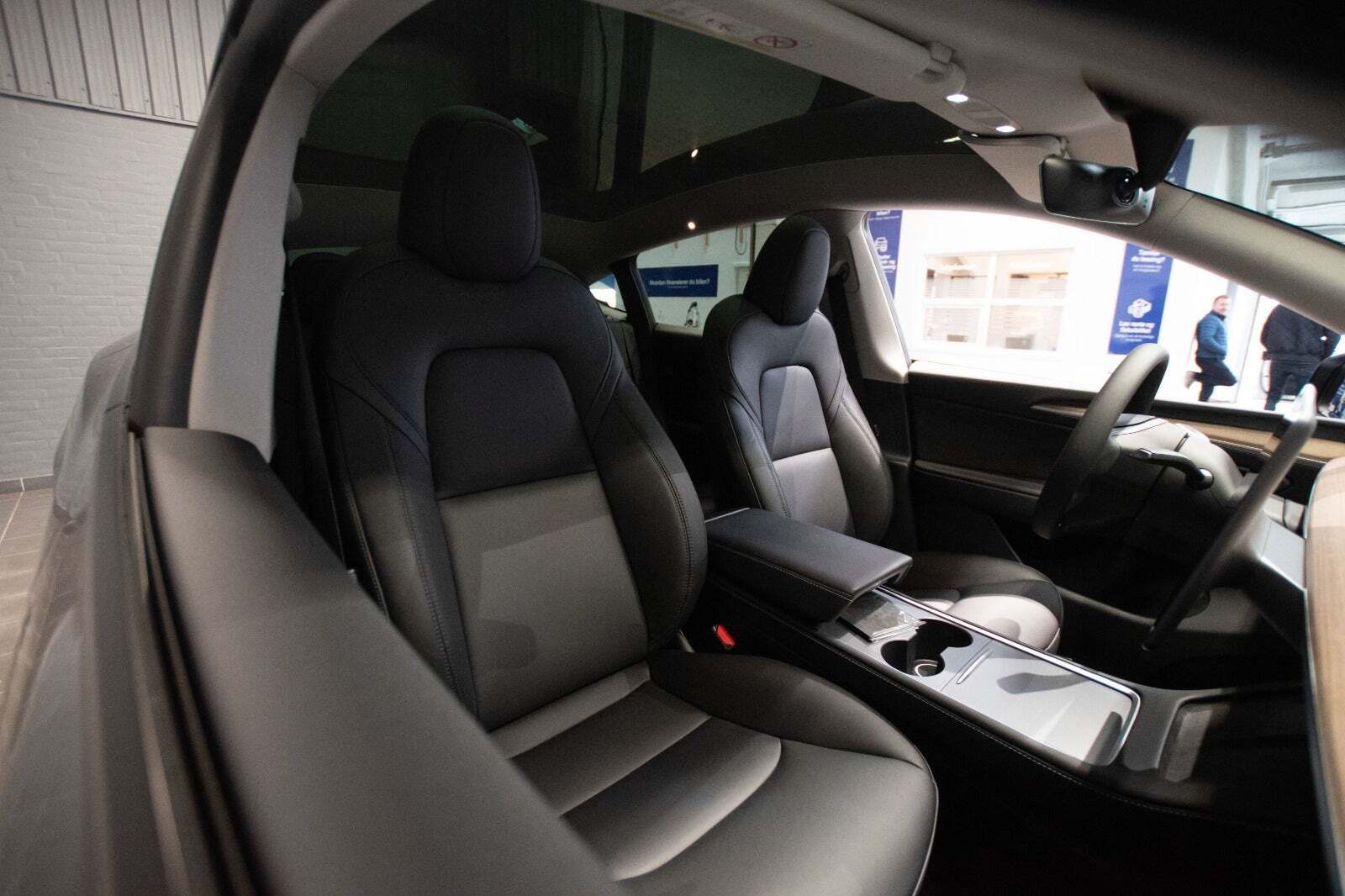 Sort Tesla Model Y fra 2022