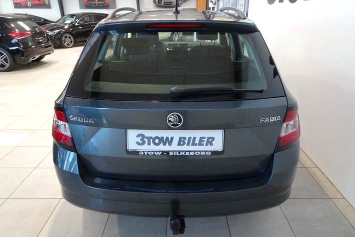 Grå Skoda Fabia fra 2017