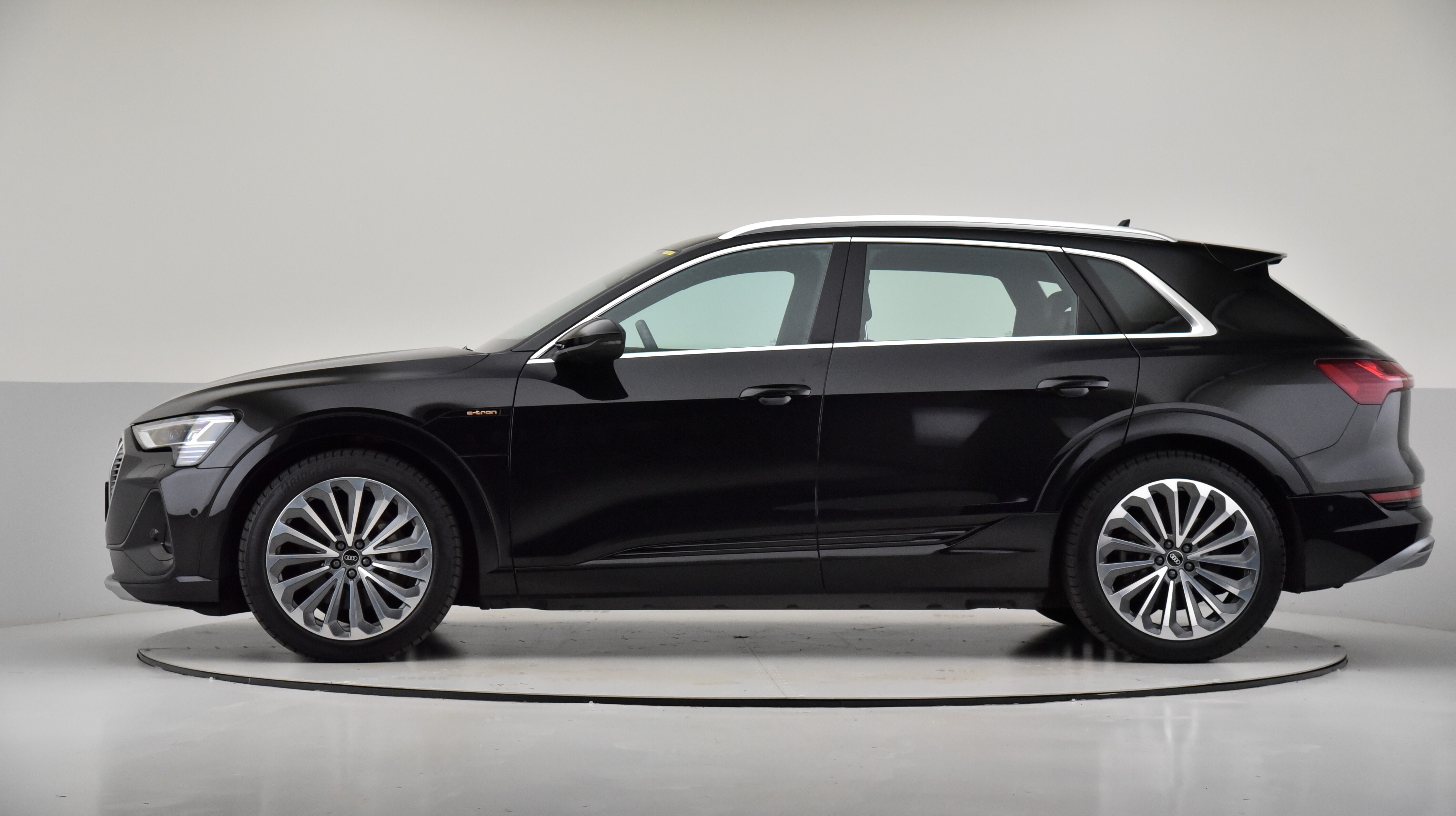 Sort Audi e-tron fra 2021