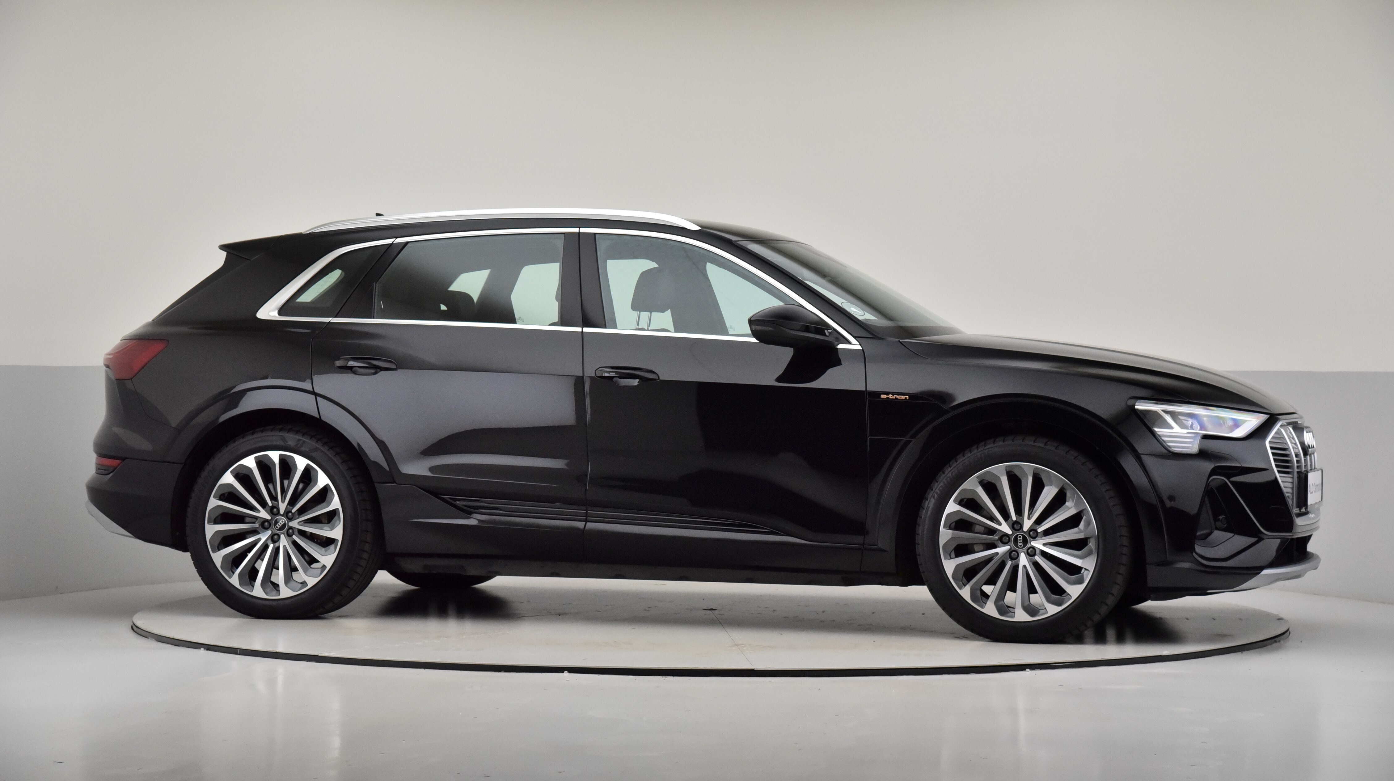 Sort Audi e-tron fra 2021