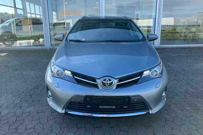 Blå Toyota Auris fra 2013