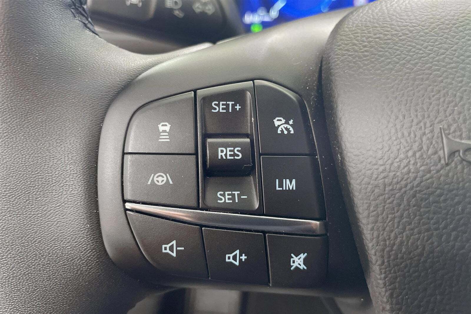 Grå Ford Kuga fra 2022