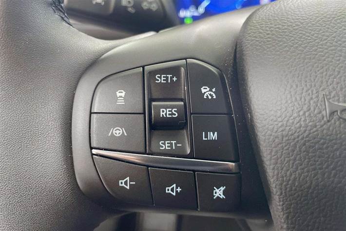 Grå Ford Kuga fra 2022