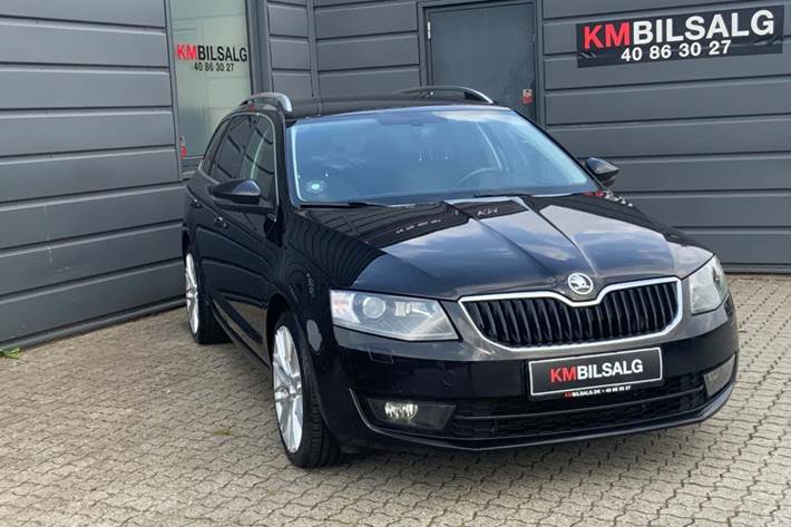 Sort Skoda Octavia fra 2017