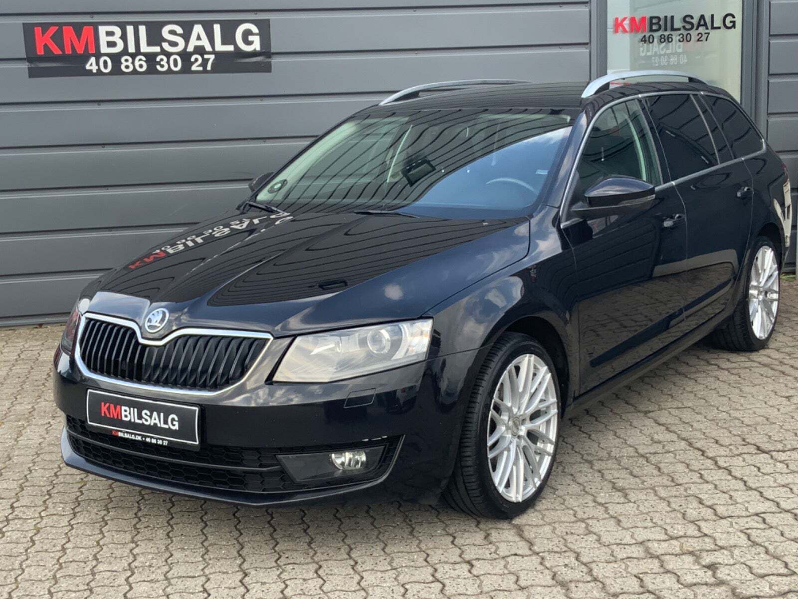 Sort Skoda Octavia fra 2017