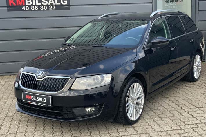 Sort Skoda Octavia fra 2017