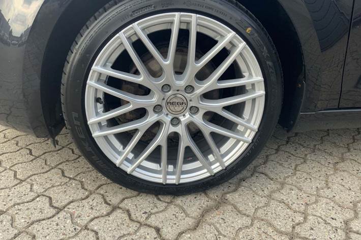 Sort Skoda Octavia fra 2017