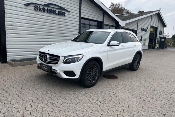 Grå Mercedes GLC220 d fra 2018