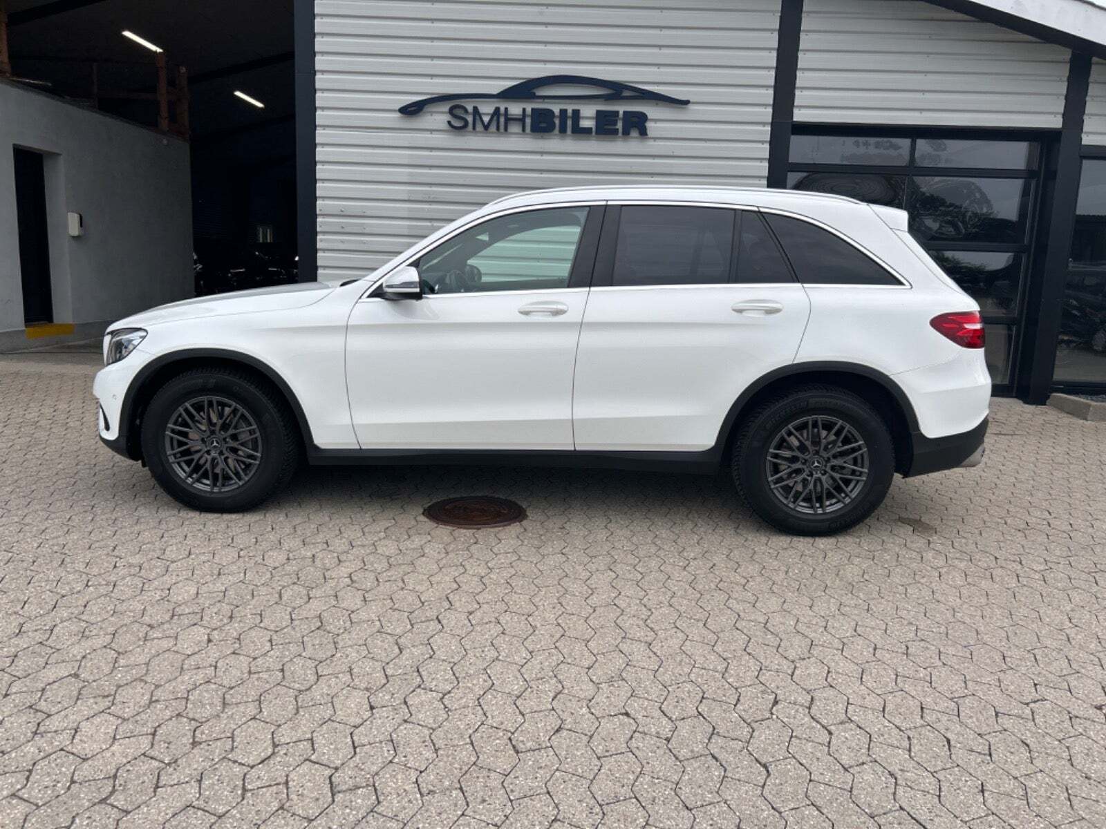 Grå Mercedes GLC220 d fra 2018