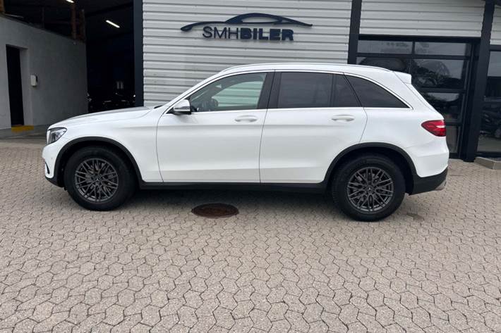 Grå Mercedes GLC220 d fra 2018