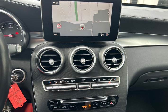 Grå Mercedes GLC220 d fra 2018