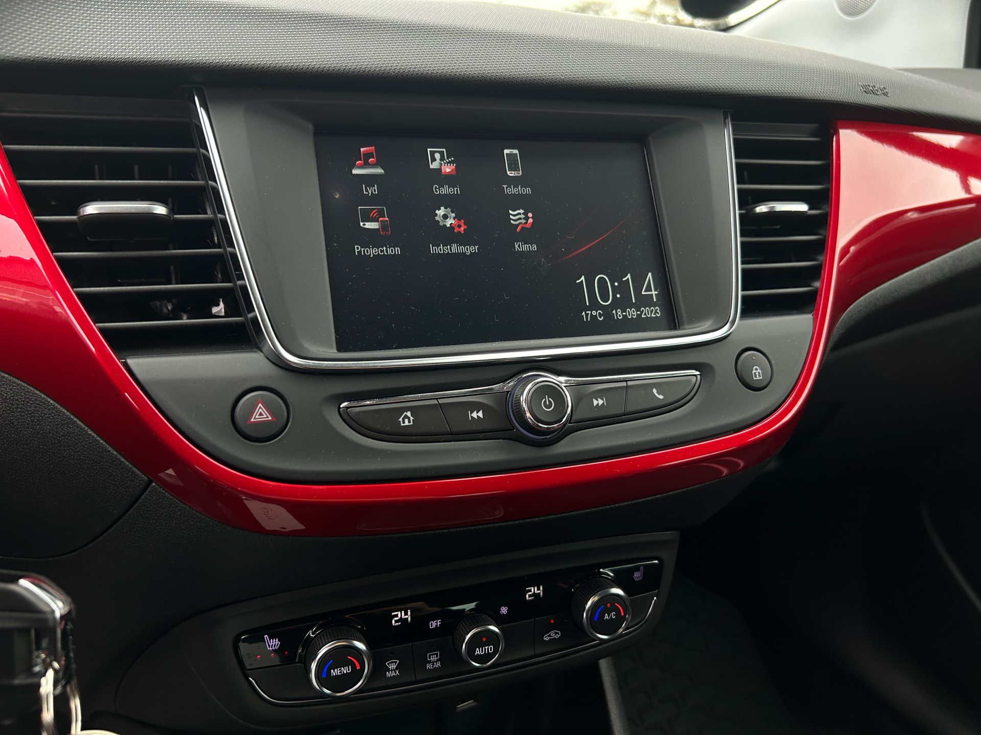 Grå Opel Crossland fra 2023