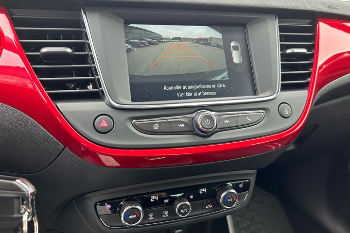 Grå Opel Crossland fra 2023