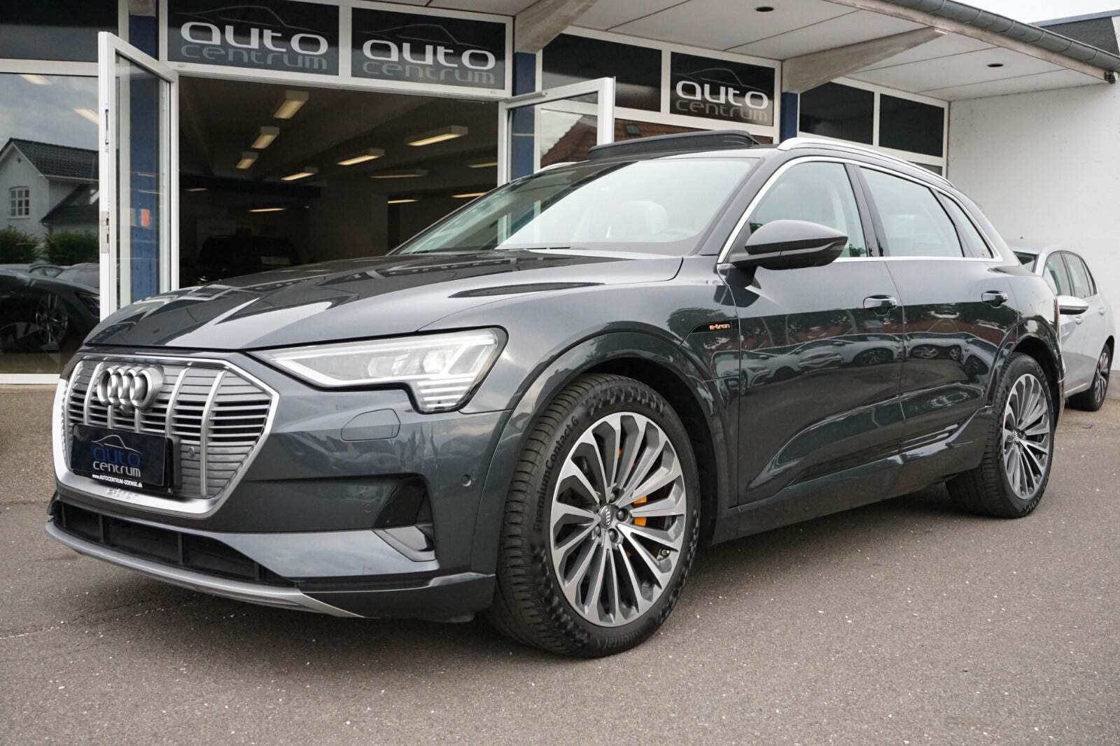 Grå Audi e-tron fra 2020