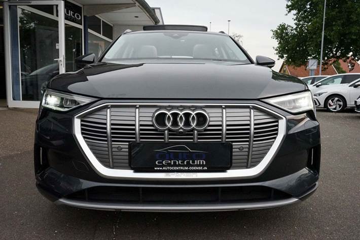 Grå Audi e-tron fra 2020