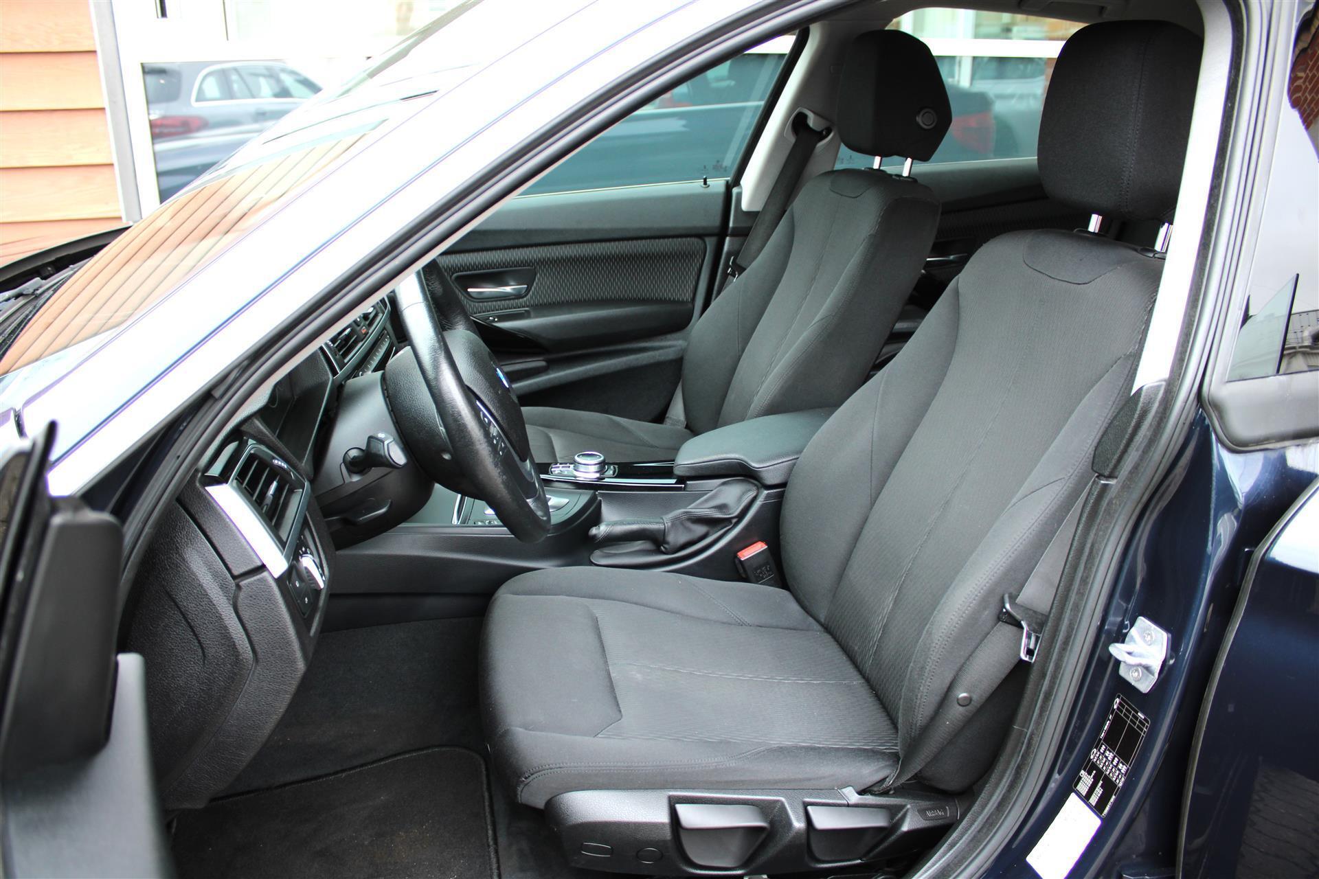 Blå BMW 320d fra 2018