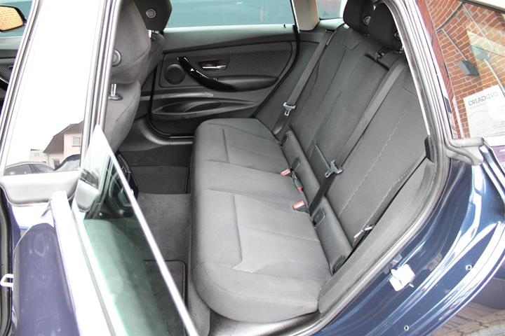 Blå BMW 320d fra 2018
