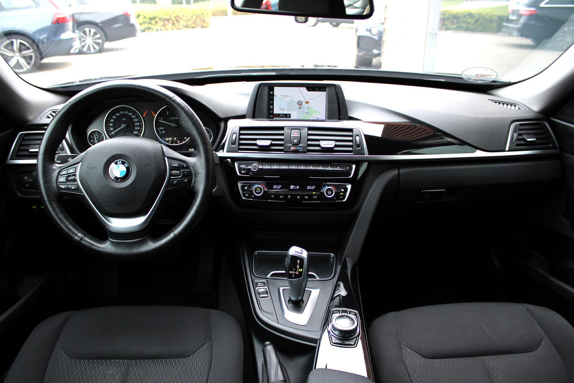 Blå BMW 320d fra 2018