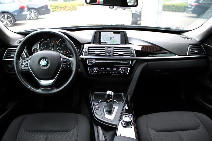 Blå BMW 320d fra 2018
