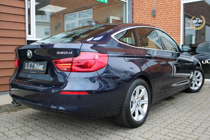 Blå BMW 320d fra 2018