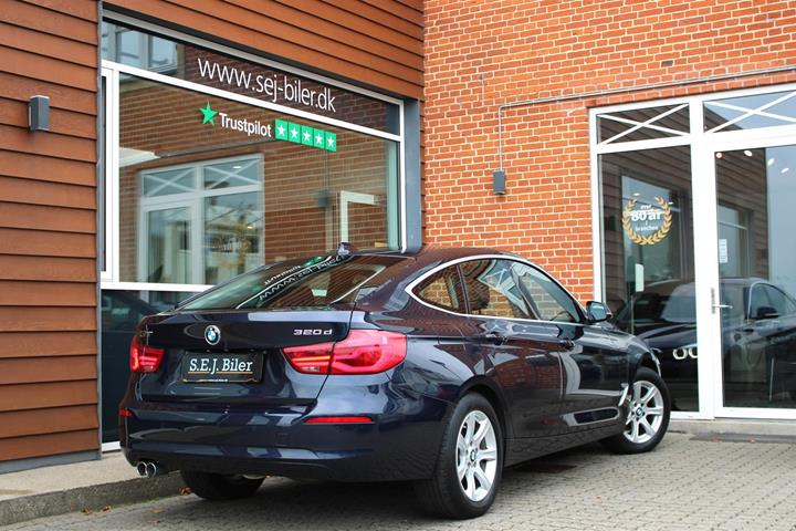 Blå BMW 320d fra 2018