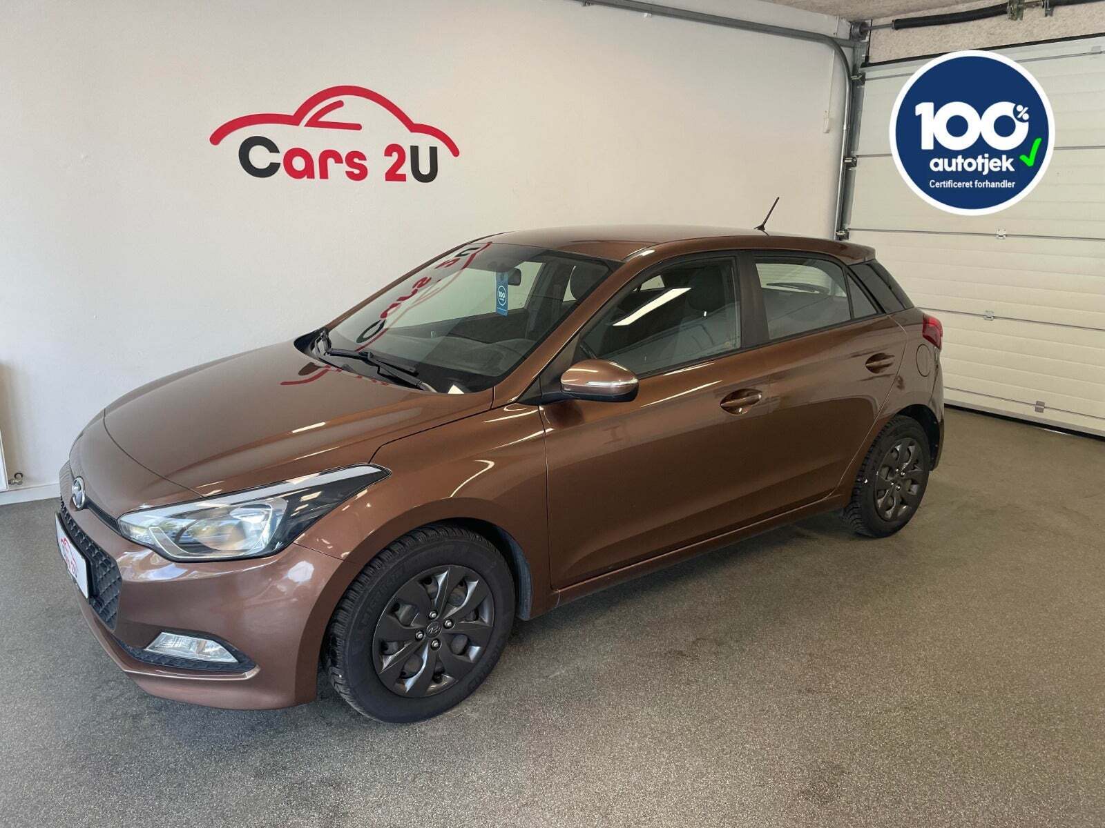 Brun Hyundai i20 fra 2018 set udefra