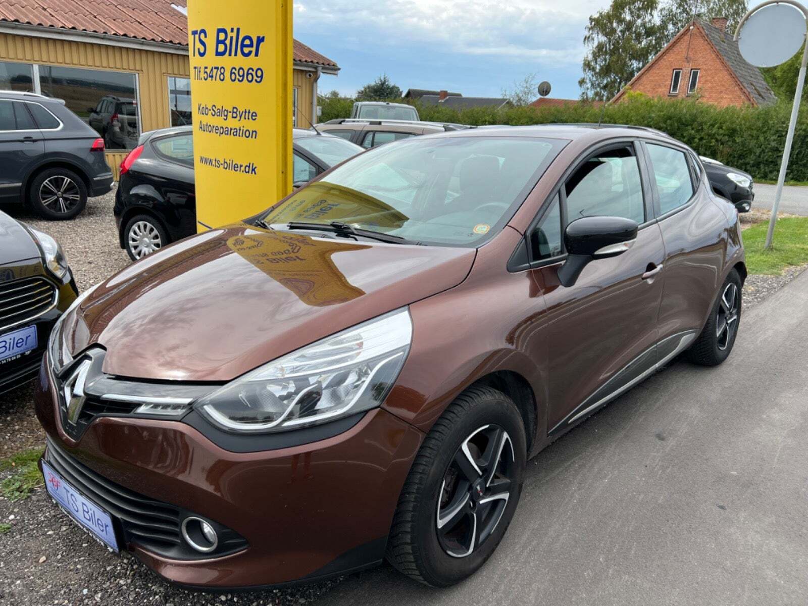 Brun Renault Clio IV fra 2015