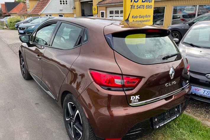 Brun Renault Clio IV fra 2015